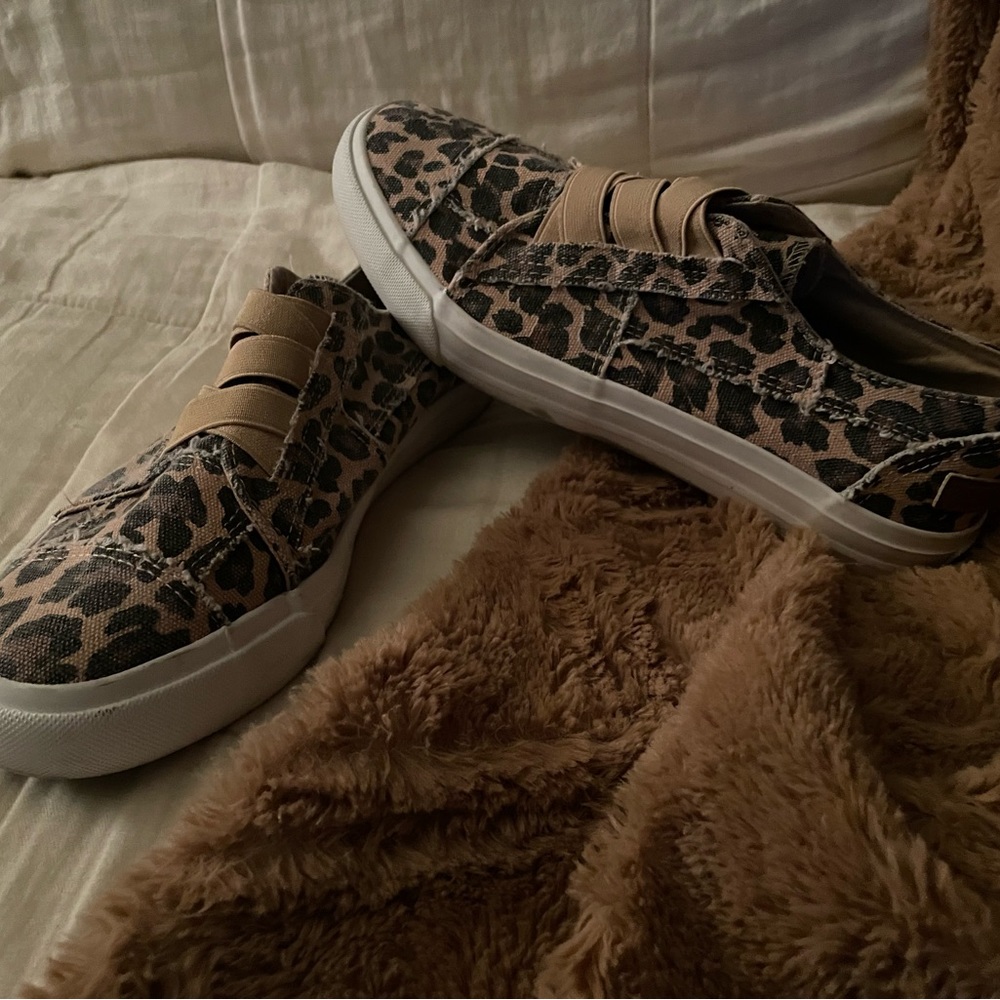 Blowfish leopard print women’s slip-on Size 9